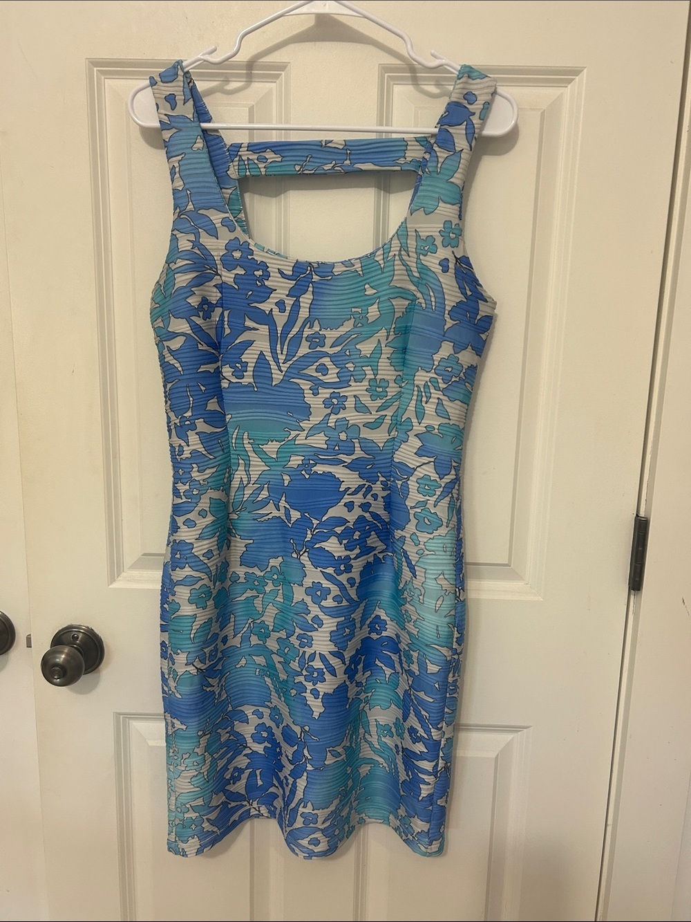 Jennifer Lopez Sleeveless Floral Dress size medium blue white summer dress